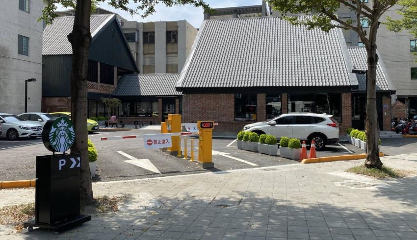 Starbucks 星巴克-博愛華夏店_車牌辨識系列